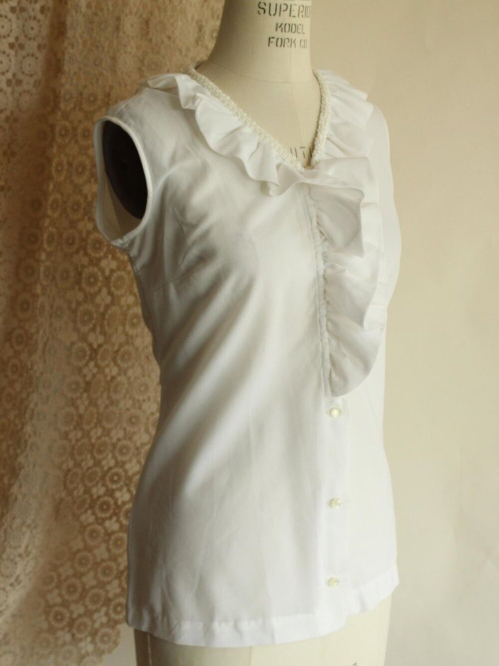 Vintage 1960s Blouse, Fritzi of California White Ruffle Collar Top, Buttons - Picture 7 of 11
